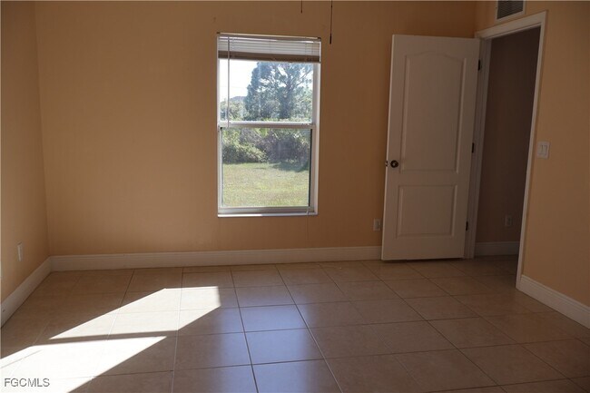 Building Photo - 3805 22nd St SW