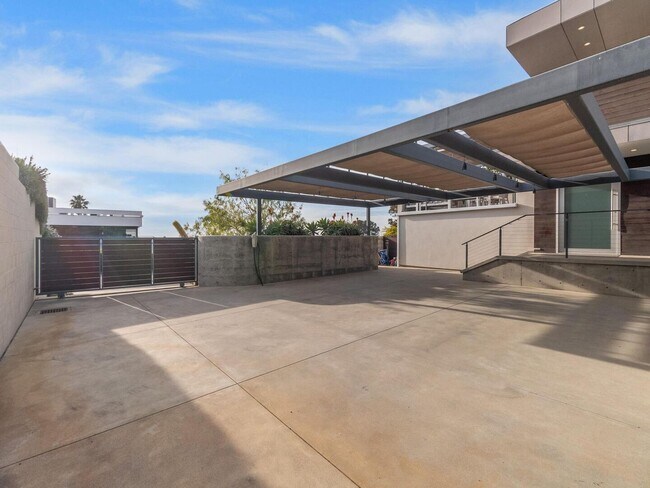 Building Photo - Solana Beach Paradise