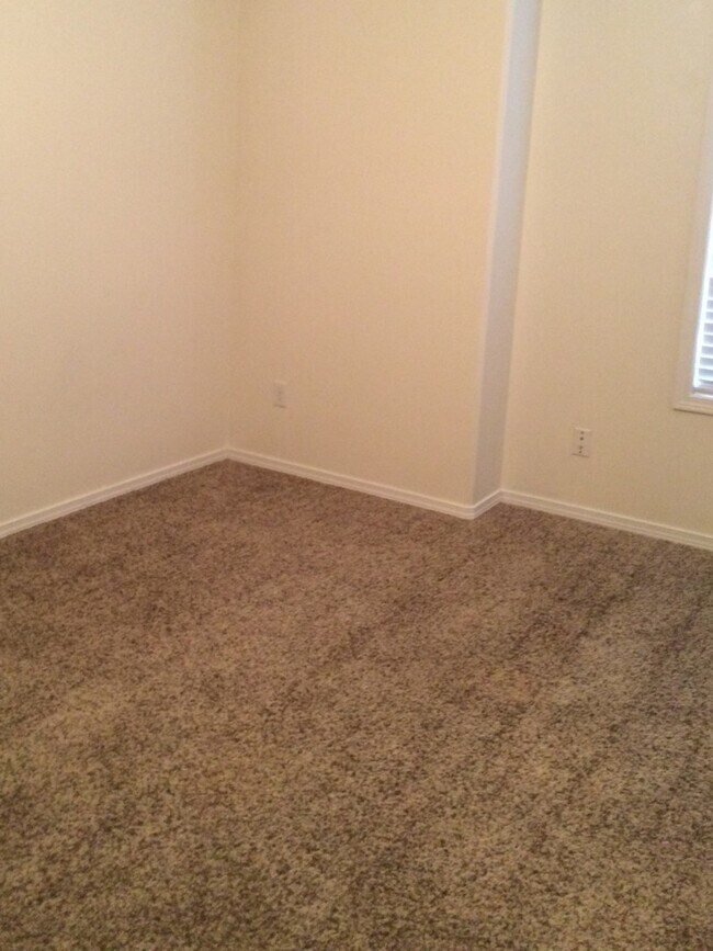Building Photo - 272 Sanna Ct