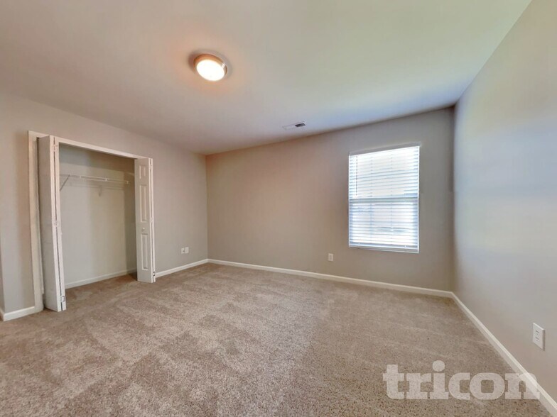 Building Photo - 2048 Lauren Woods Dr