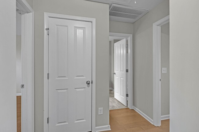 Building Photo - Middle Tennessee Blvd Townhome