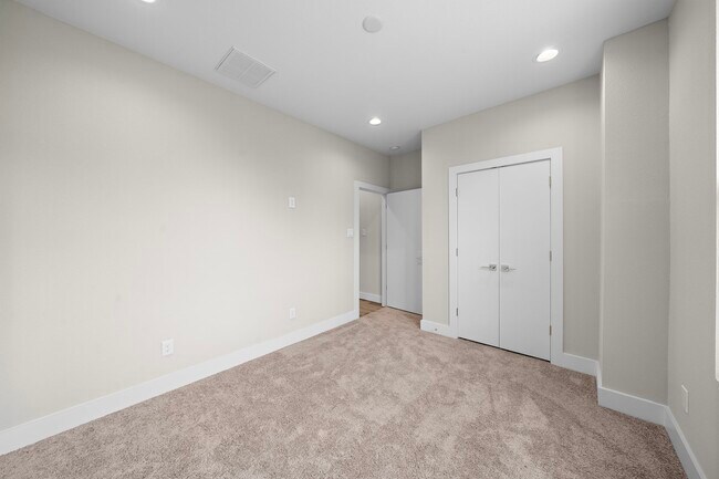 Building Photo - 8138 Esther Acres Ln