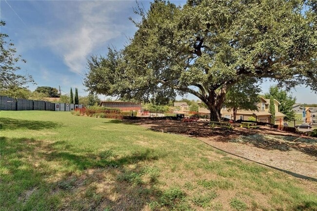 Building Photo - 3000 Pither Ln