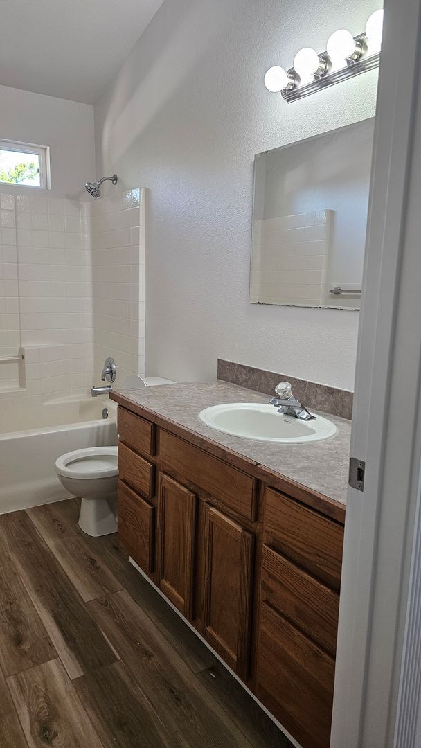 Building Photo - Delaware Duplex
