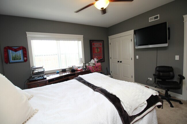 Building Photo - 10765 Clock Tower Dr
