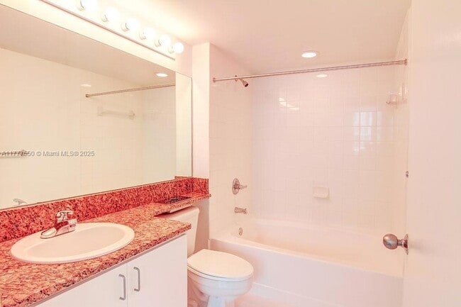 Building Photo - 1111 Brickell Bay Dr