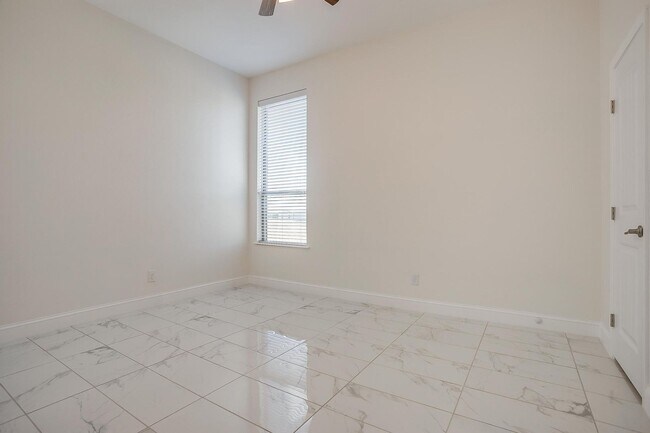 Building Photo - Amazing 5 Bed, 3 Bath New Build- Beautiful...