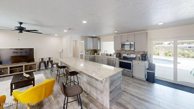 Building Photo - 3015 Marshall Dr