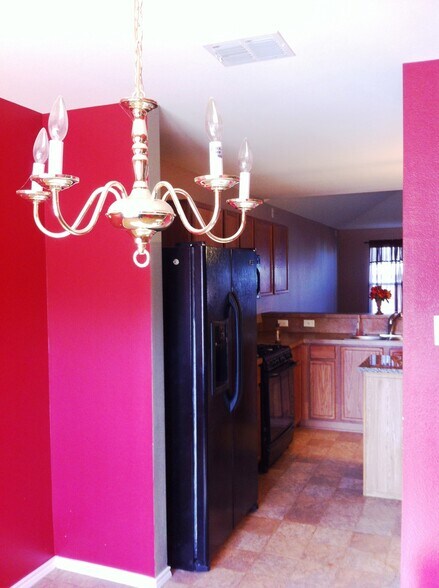 Building Photo - 2215 Sumac Dr