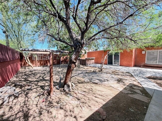 Building Photo - 1311 Griffith Ave
