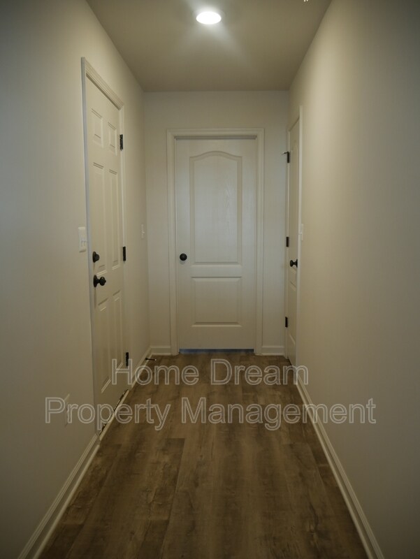 Building Photo - 2517 Drake Ln