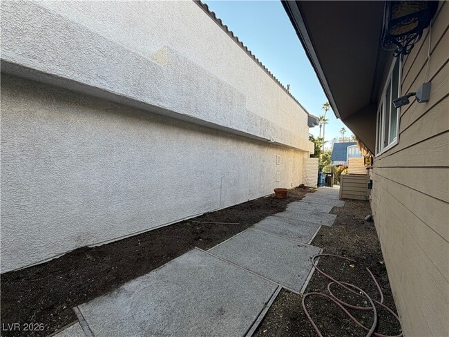 Building Photo - 908 Vegas Valley Dr