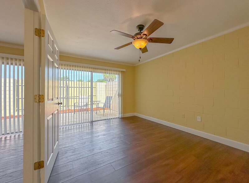 Building Photo - 2241 W Pensacola St