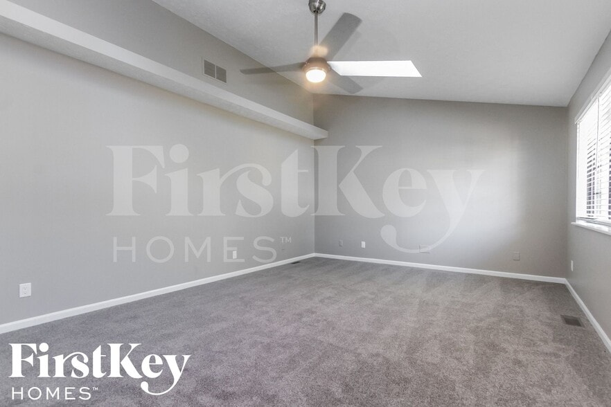 Building Photo - 7445 Glensford Dr