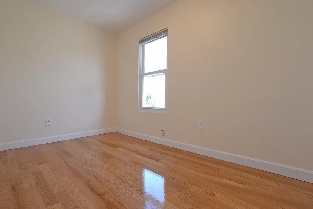 Building Photo - 23 Weitz St