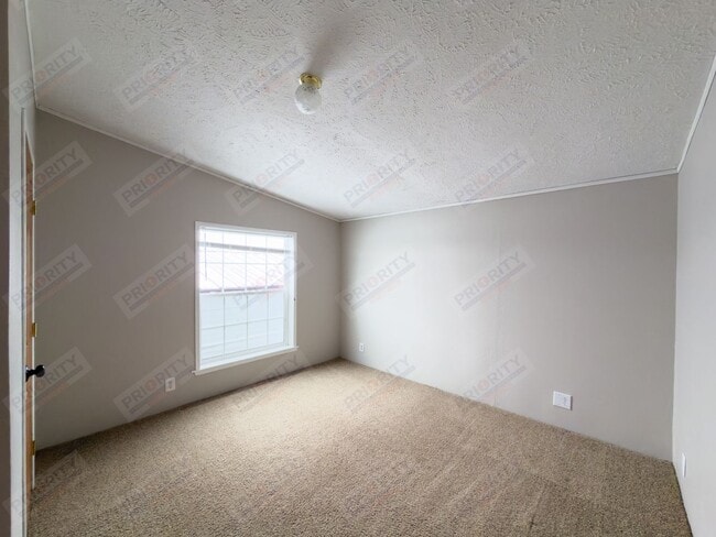 Building Photo - Spacious 4 bedroom single family home