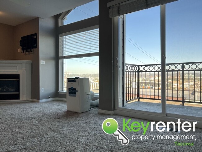 Building Photo - Luxury View Home in Gas Lamp Terrace, near...