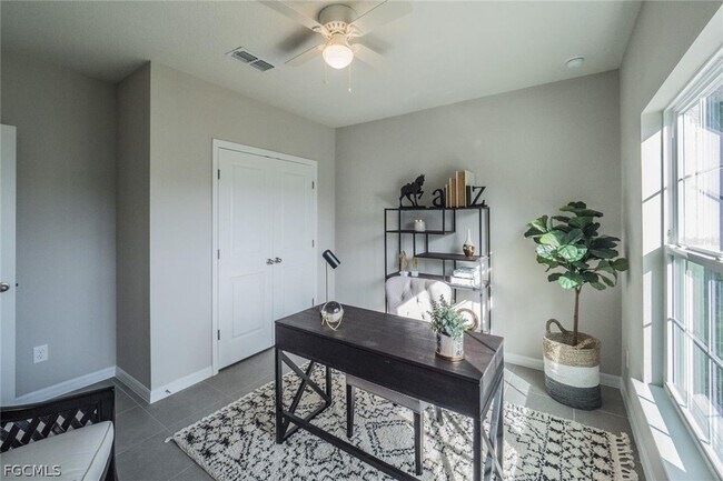 Building Photo - 1913 NE Juanita Pl