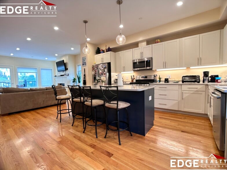 Building Photo - 122 Tremont St