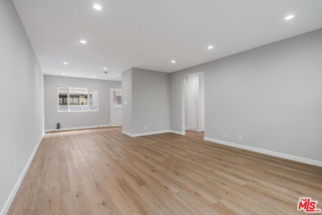 Building Photo - 4023 Lincoln Ave