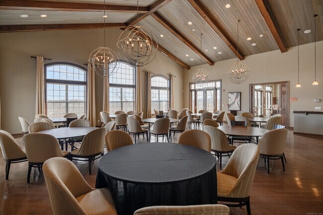 Building Photo - 8 Brentwood Cir