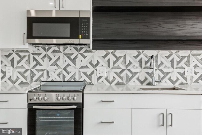 Building Photo - 1201 Vine St