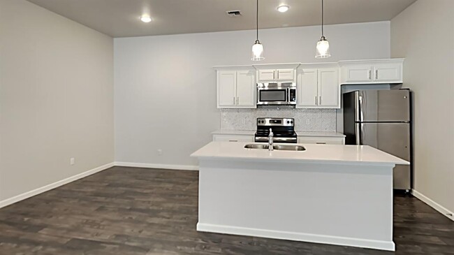 Building Photo - 443 Summit Ridge Dr
