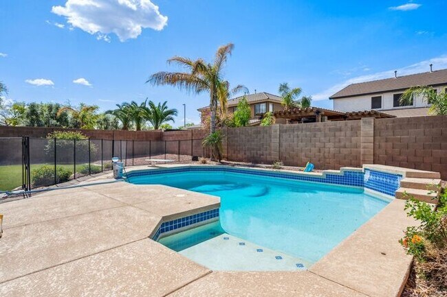 Building Photo - Beautiful 5 Bedroom 3 Bath home