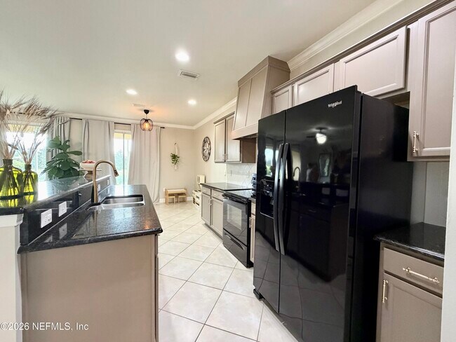 Building Photo - 14164 Mahogany Ave