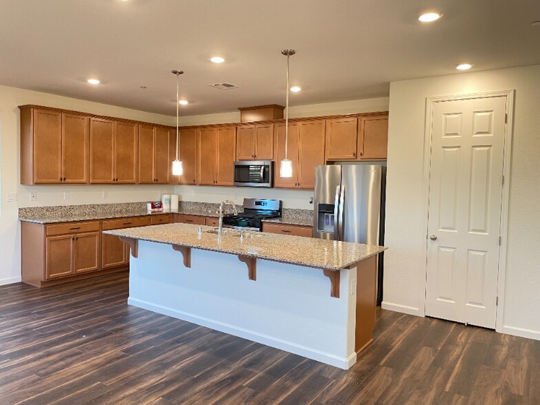 Building Photo - 674 Montelena Ct