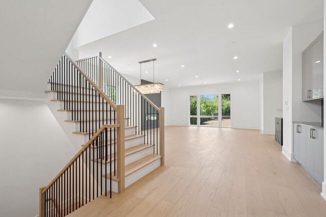 Building Photo - 9214 Washington St