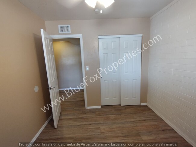 Building Photo - Two Story Townhome, 3 Bed and 1 1/2 Bath