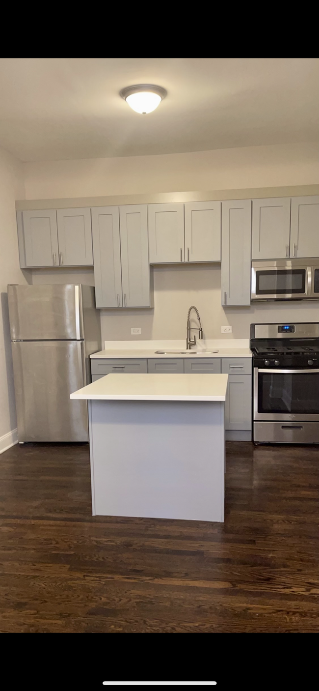 Kitchen countertops new - 7029 S Wentworth Ave