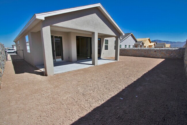 Building Photo - 729 C. Escondida