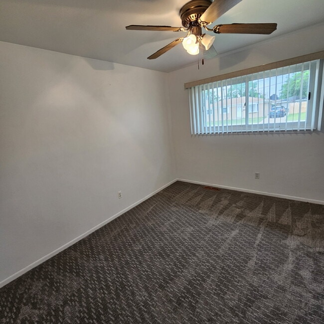 Building Photo - 3 Bedroom, 2 Bathroom, 2 Car Garage Brick ...