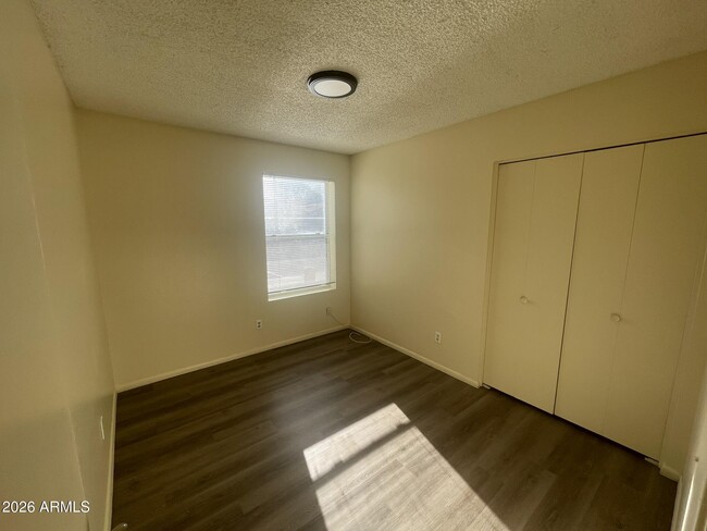 Building Photo - 727 S Hartford St