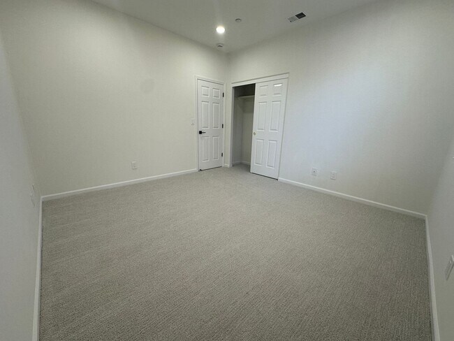 Building Photo - 2608 St Andrews Dr