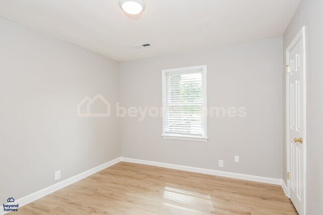 Building Photo - 935 James Ave