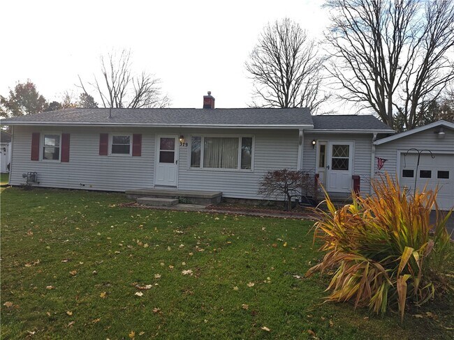 Building Photo - 379 Hollybrook Rd