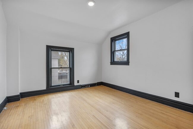 Building Photo - 335 1st St