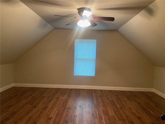 Building Photo - 116 River Flow Dr