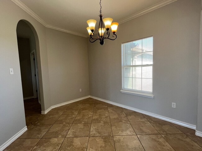 Building Photo - 2901 Dante Dr