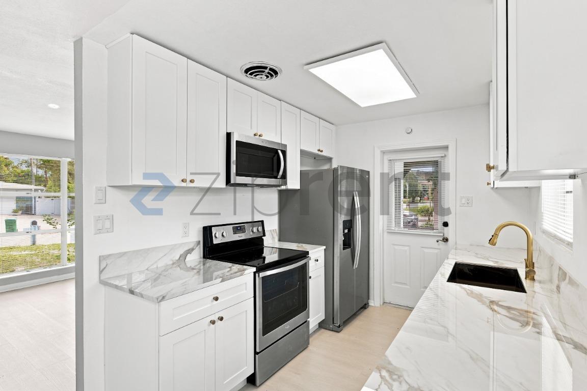 Building Photo - Unit