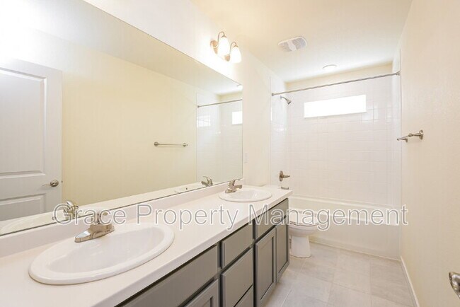 Building Photo - 2856 S Fox Ct