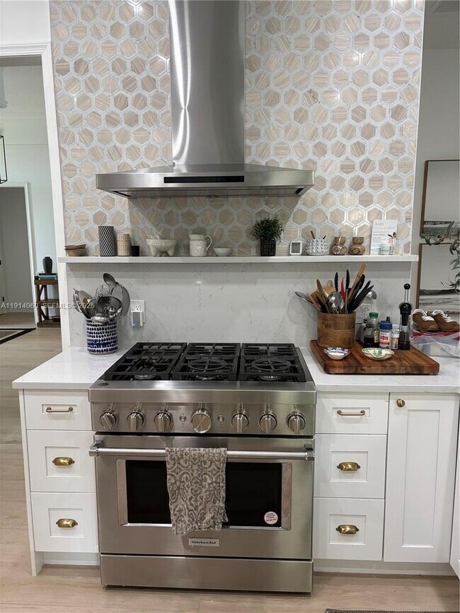 Building Photo - 159 Oakwood Ln