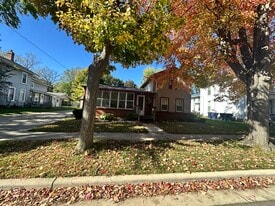 Building Photo - 318 S Locust St