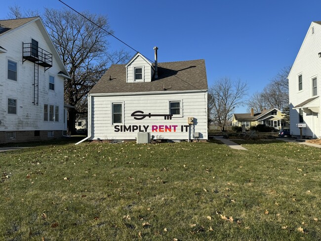 Building Photo - 4 Bedroom On Campus with Free Parking