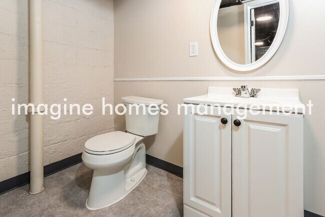 Building Photo - Charming 3 Bedroom for Rent in Brookline!