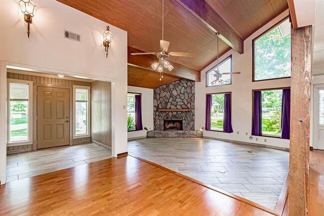 Primary Photo - Spacious 3BR/2.5BA Retreat in Briarwood Es...