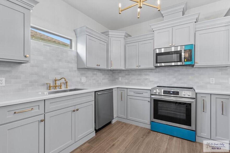 Building Photo - 2170 Portofino Blvd